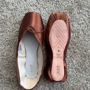 Bloch Women's Copper Ballet Flats